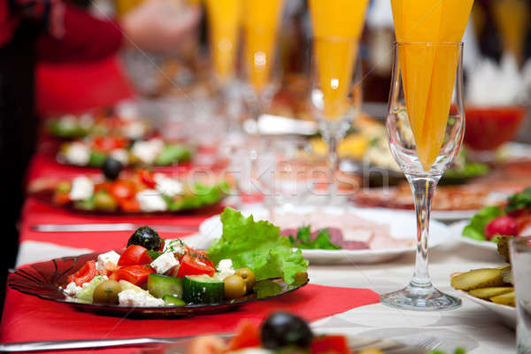 Servit banchet tabel pahare de vin ochelari petrecere Imagine de stoc © All32