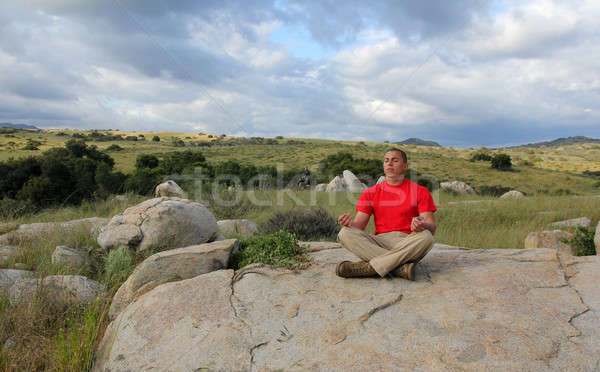 Meditazione montare giovane cielo campo rock Foto d'archivio © allihays