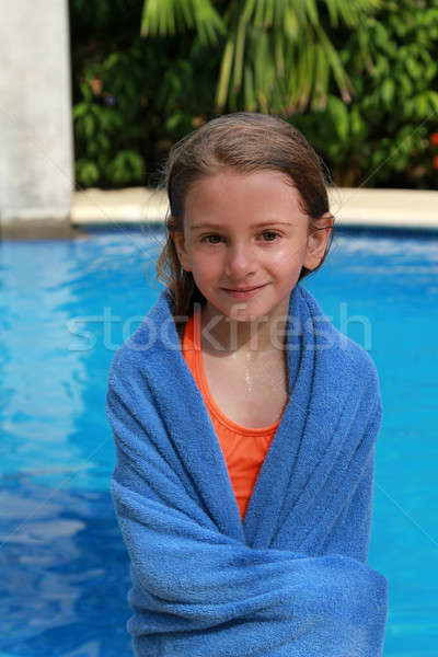 Foto d'archivio: Nuoto · ragazza · asciugamano · giovane · ragazza · nuotare · acqua