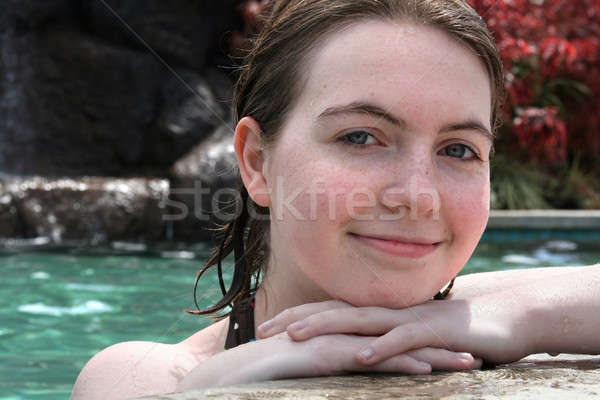 Fresche teen teen girl bordo piscina sorriso Foto d'archivio © allihays