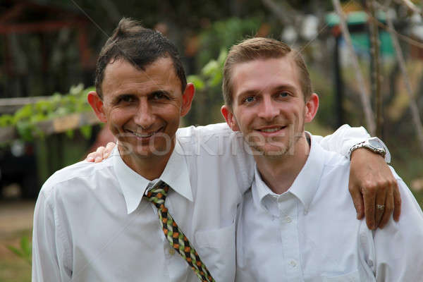 Freunde zwei Lächeln Arme herum Männer Stock foto © allihays
