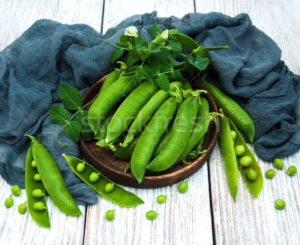 綠色 豌豆 表 鄉村 白 木 商業照片 © almaje