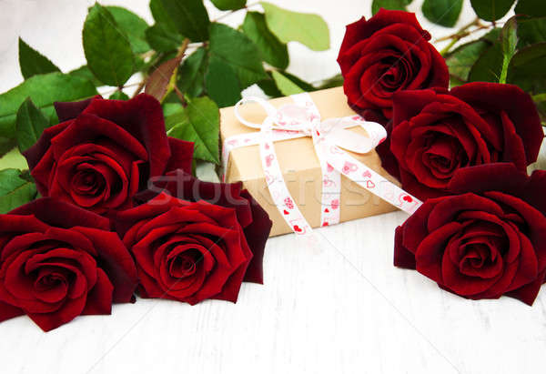 Stockfoto: Rode · rozen · geschenkdoos · houten · bloemen · steeg · hart