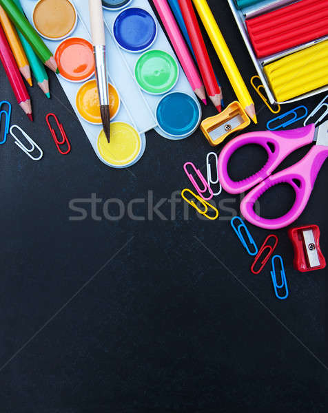 Stock foto: Schulbedarf · Tafel · Schule · schwarzes · Brett · Buch · Hintergrund