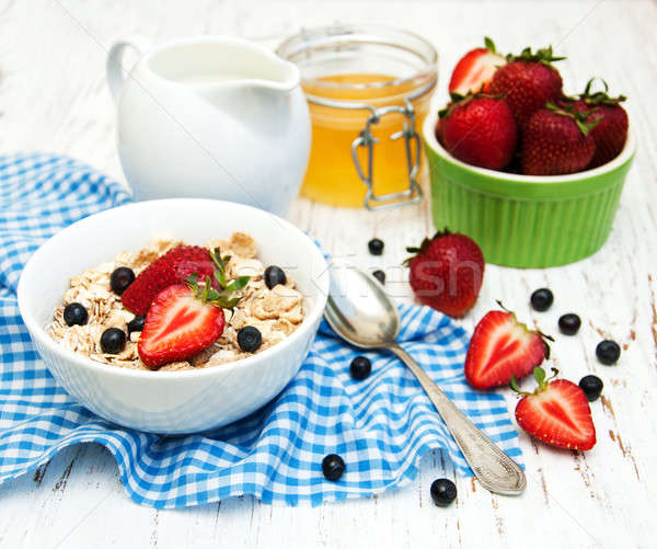 Foto d'archivio: Muesli · fragole · vecchio · legno · legno · latte