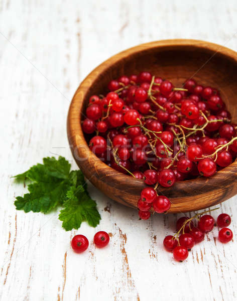 Frischen rot Johannisbeere alten Holztisch Natur Stock foto © almaje