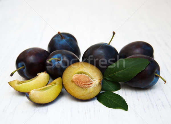 édes szilva öreg fából készült étel természet Stock fotó © almaje