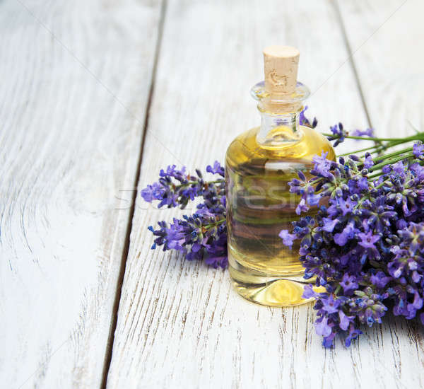 Lavandă ulei de masaj vechi floare flori Imagine de stoc © almaje