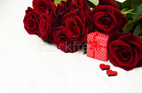 Stockfoto: Rode · rozen · geschenkdoos · houten · bloemen · steeg · hart