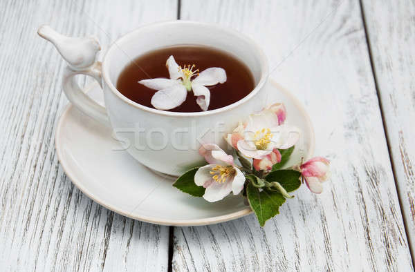 カップ 茶 リンゴ 木製のテーブル 花 ストックフォト © almaje