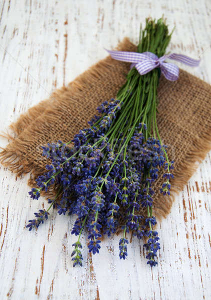 Haufen Lavendel alten Holz Blumen Holz Stock foto © almaje