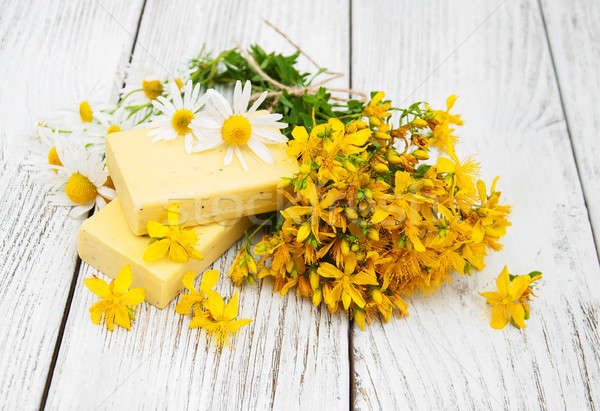 Foto stock: Tratamento · camomila · sabão · feito · à · mão · médico