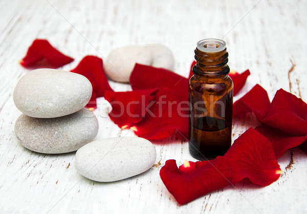 Trandafir floare petale aromaterapie sticlă Imagine de stoc © almaje