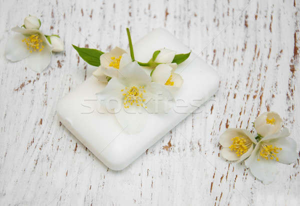 Jasmin fleurs savon vieux table en bois maison [[stock_photo]] © almaje