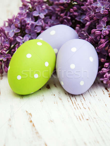 Foto stock: Huevos · de · Pascua · frescos · lila · flores · edad