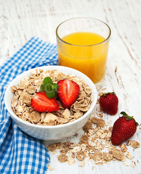 Müsli Erdbeeren alten Holz Holz Gesundheit Stock foto © almaje