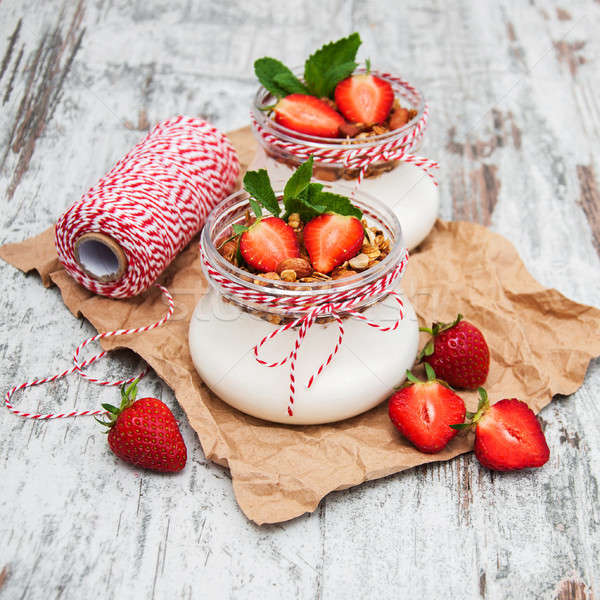 Stock foto: Joghurt · Müsli · Frühstück · Erdbeeren · Gesundheit · Milch