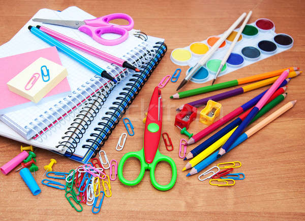 [[stock_photo]]: Fournitures · scolaires · vieux · bois · bureau · étudiant · fond