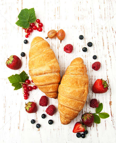 Frescos bayas croissants fondo dulce Foto stock © almaje