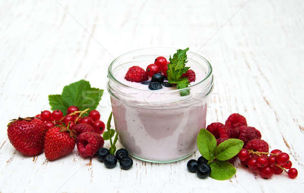 Zdjęcia stock: Jogurt · świeże · jagody · charakter · lata
