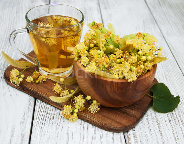 Ceaşcă ceai din plante flori vechi Imagine de stoc © almaje