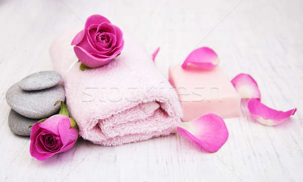 [[stock_photo]]: Bain · serviettes · savon · rose · roses · vieux