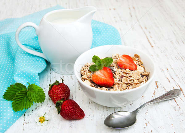 [[stock_photo]]: Muesli · fraises · vieux · bois · bois · lait