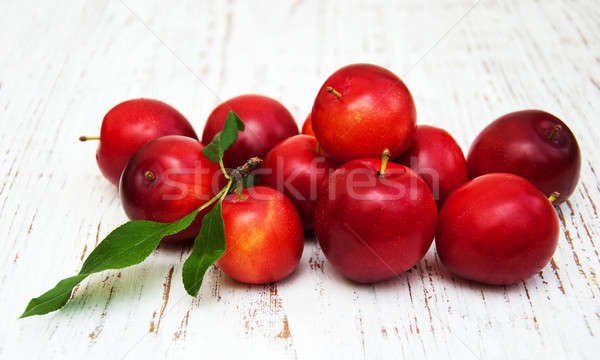 édes szilva öreg fából készült étel levél Stock fotó © almaje