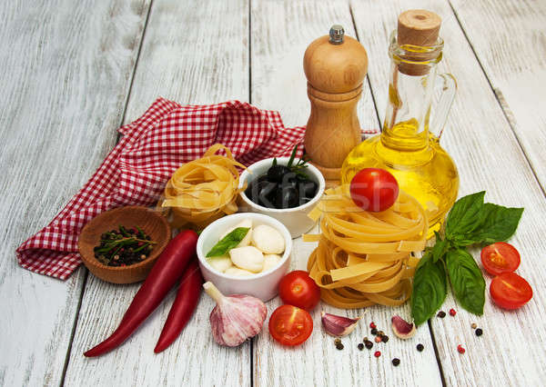 İtalyan gıda malzemeler eski ahşap tablo yağ Stok fotoğraf © almaje