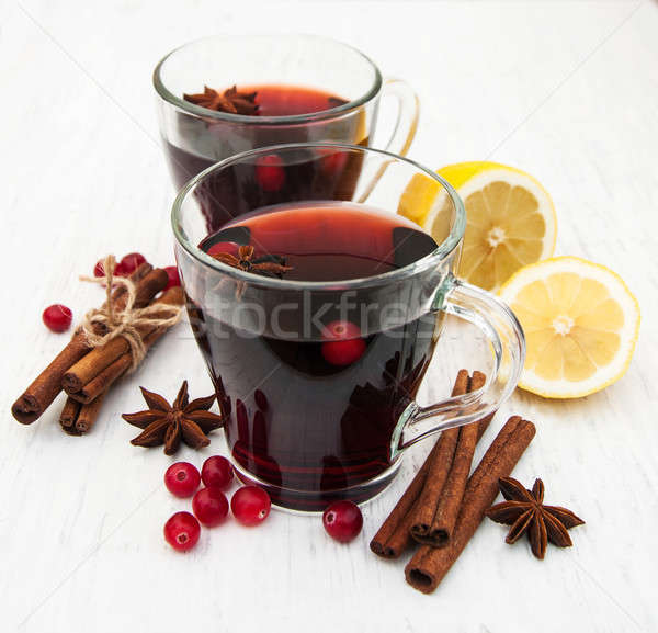 Verres à vin vin épices vieux bois alimentaire Photo stock © almaje