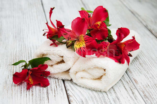 Stockfoto: Spa · handdoeken · bloemen · houten · tafel · lichaam · ontwerp