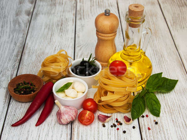 İtalyan gıda malzemeler eski ahşap tablo yağ Stok fotoğraf © almaje