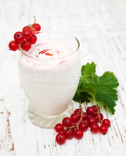 Stockfoto: Vers · fruit · yoghurt · blad · vruchten · glas · achtergrond