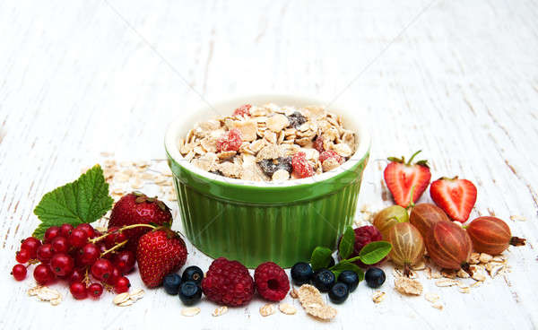 Muesli frutti di bosco vecchio legno legno tavola Foto d'archivio © almaje