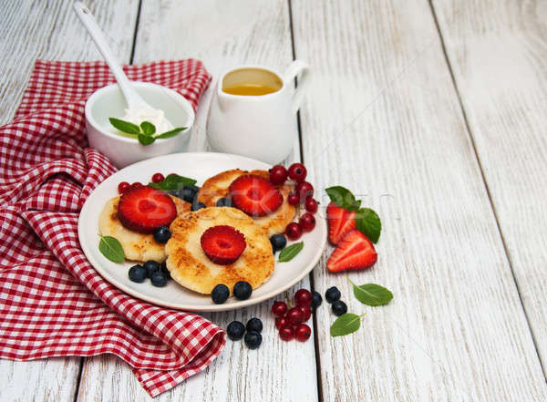 Ricotta pancake frutti di bosco tavolo in legno alimentare cucina Foto d'archivio © almaje