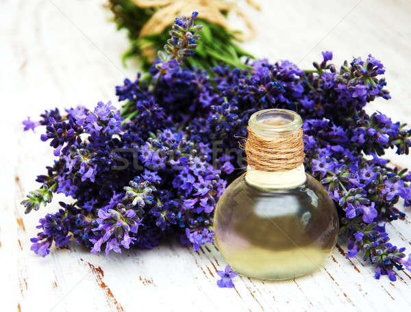 Lavandă ulei de masaj vechi floare flori Imagine de stoc © almaje
