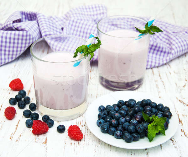 新鮮水果 酸奶 藍莓 木 葉 水果 商業照片 © almaje