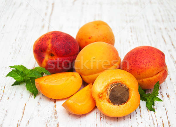 Fraîches vieux bois fruits fond cadre [[stock_photo]] © almaje