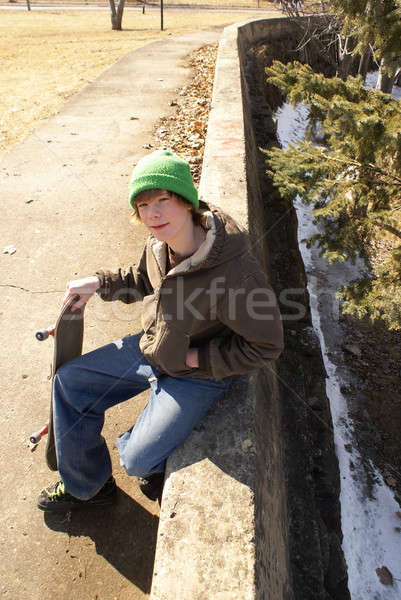 Kaykaycı genç genç erkek beton park Stok fotoğraf © AlphaBaby