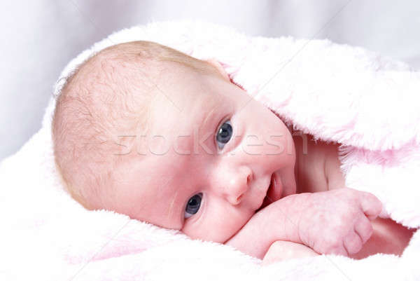 Feliz novo nascido menina um mês Foto stock © AlphaBaby