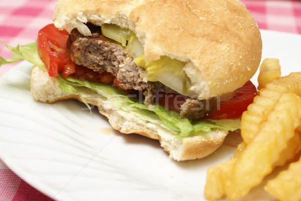 Foto stock: Burger · fries · alguém · casal · fora · hambúrguer