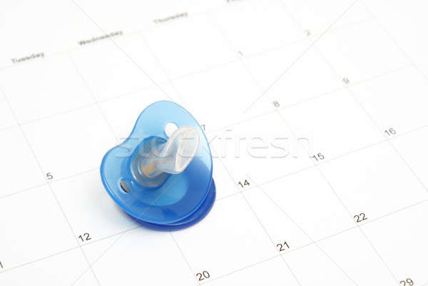 母道 嬰兒 奶嘴 日曆 許多 思路 商業照片 © AlphaBaby
