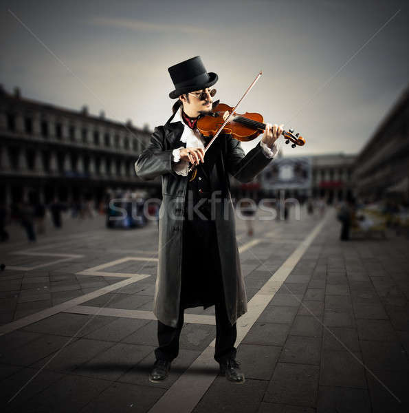 Stradă muzician violonist pătrat oameni mers Imagine de stoc © alphaspirit