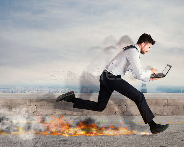 Gyors üzlet üzletember hamar laptop tűz Stock fotó © alphaspirit