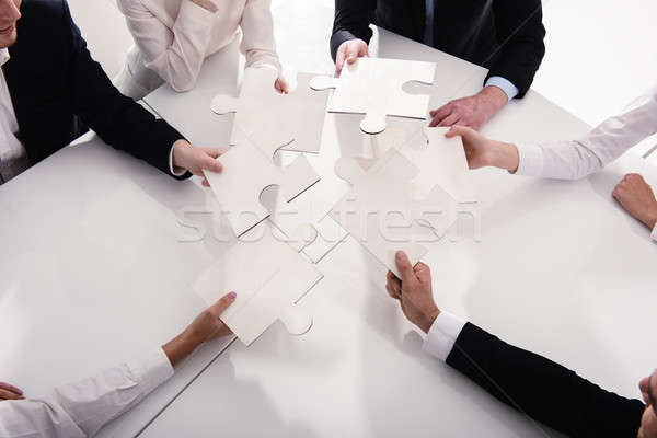 Teamwerk partners integratie startup puzzelstukjes zakenlieden Stockfoto © alphaspirit