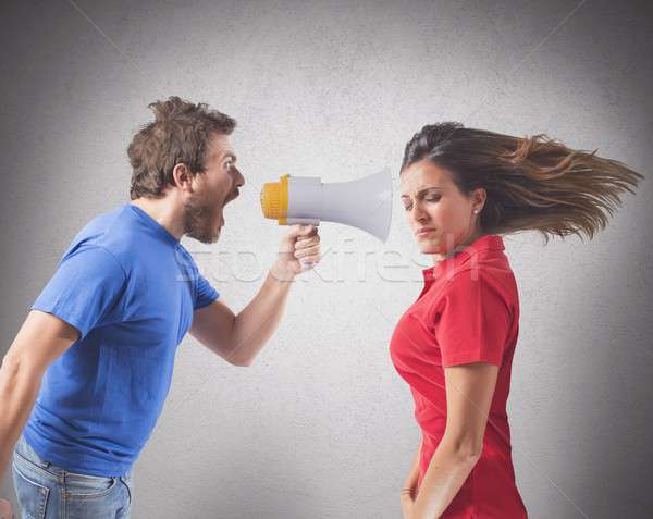 Cuplu Cupluri luptă tipa megafon femeie Imagine de stoc © alphaspirit