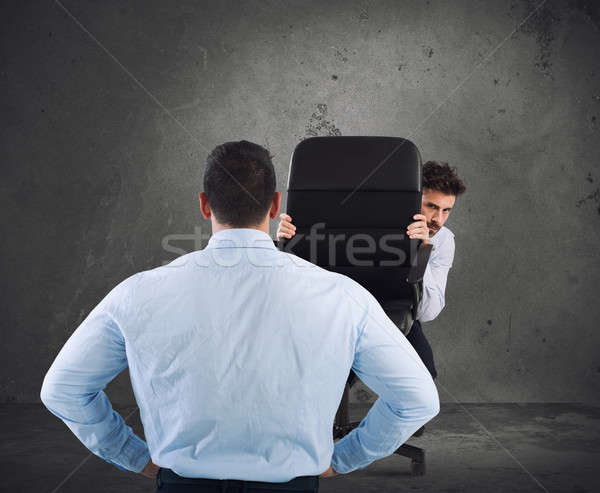 Biznesmen przestraszony szef pracownika ukrywanie za Zdjęcia stock © alphaspirit