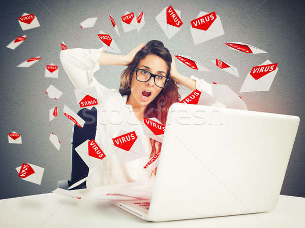 Verzweiflung Stress Spam E-Mail verzweifelt Geschäftsfrau Stock foto © alphaspirit