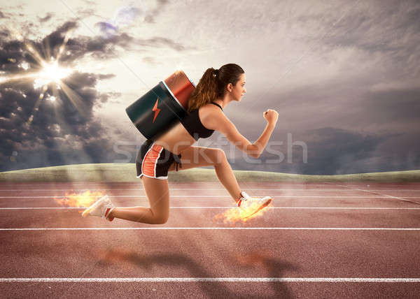 [[stock_photo]]: 3D · batterie · femme · feu · courir