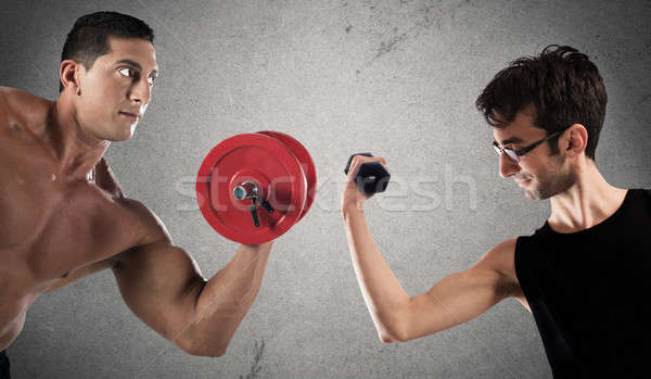 Ironisch Vergleich Muskel Stärke Jungen Heben Stock foto © alphaspirit